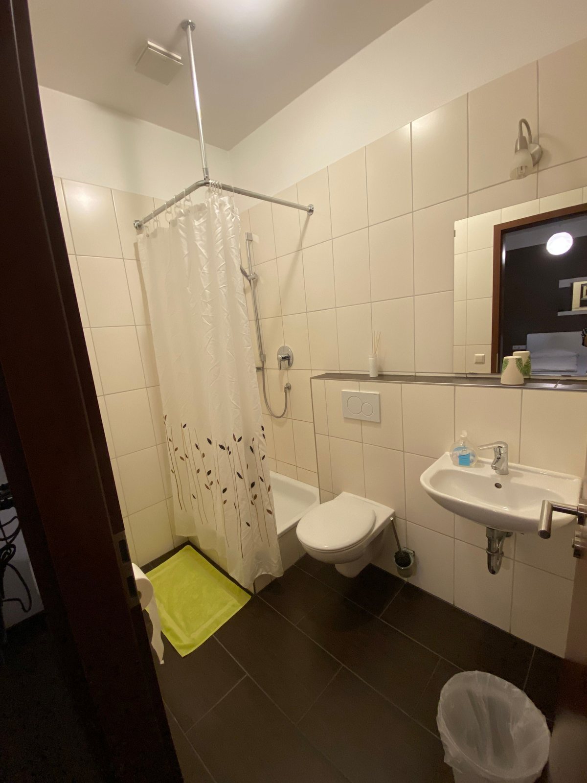 Badezimmer mit Dusche